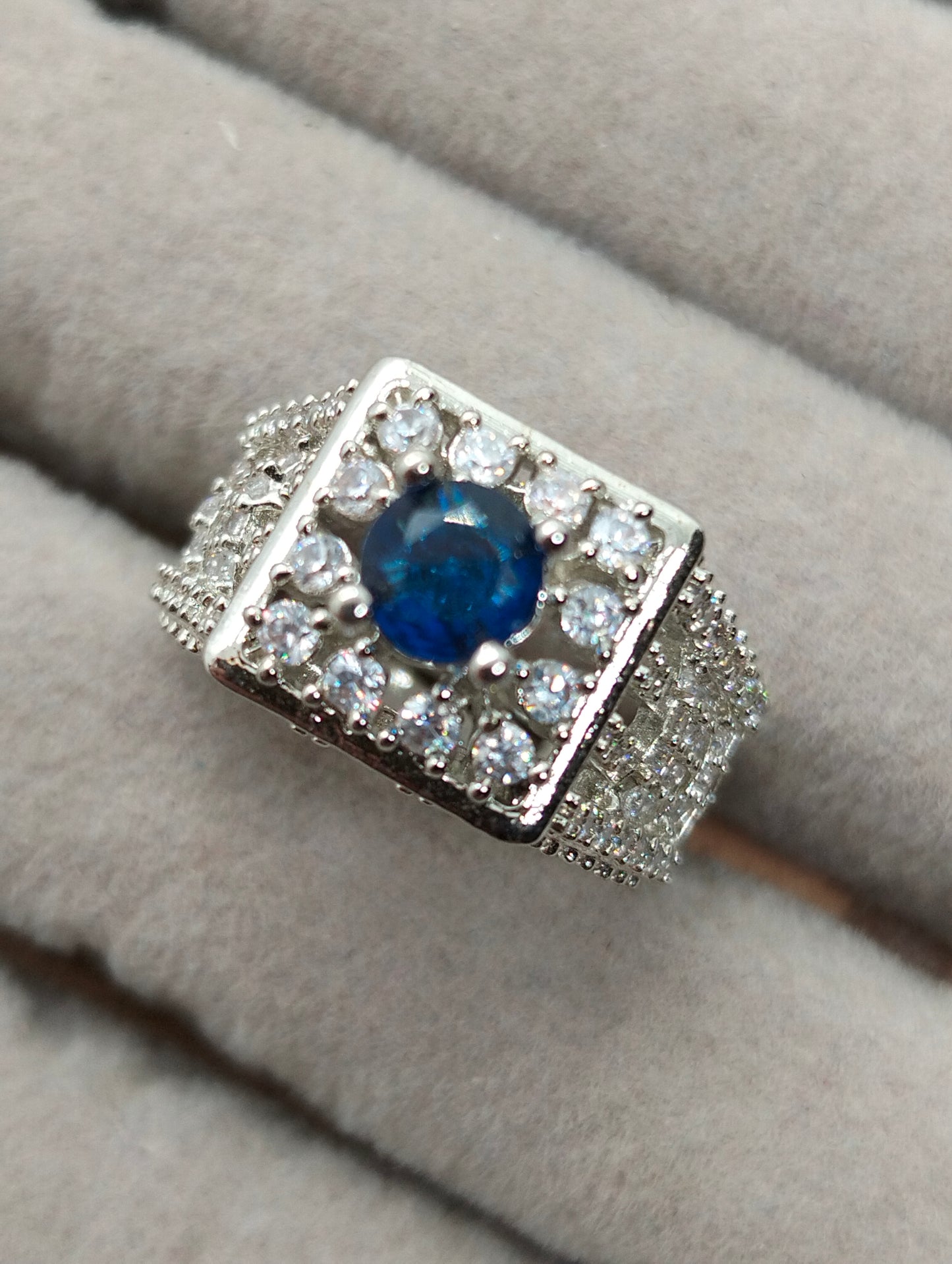 Blue stone adjustable tower ring in one carat silver rhodium plated