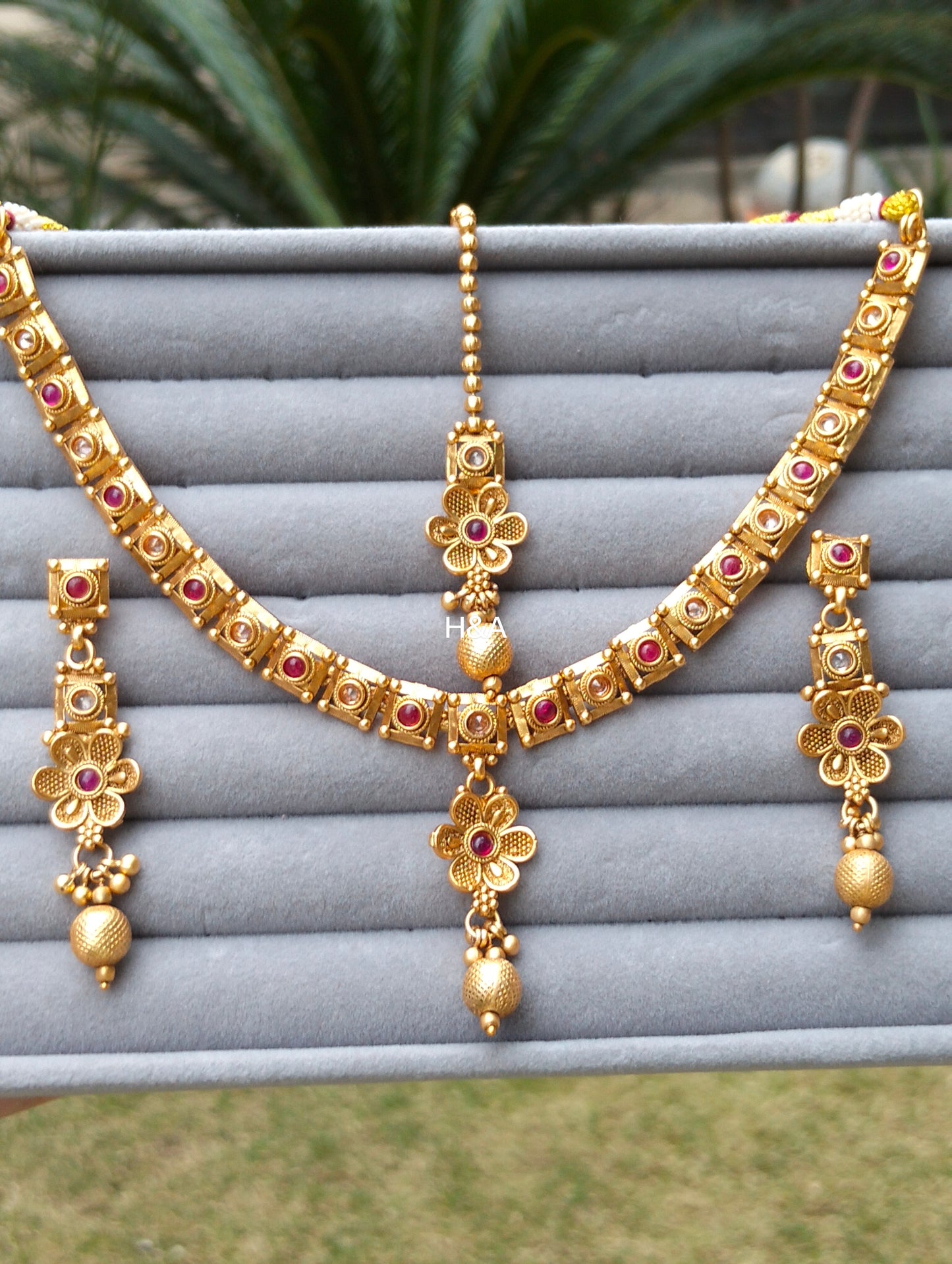 Rajwari indian gold polished necklace