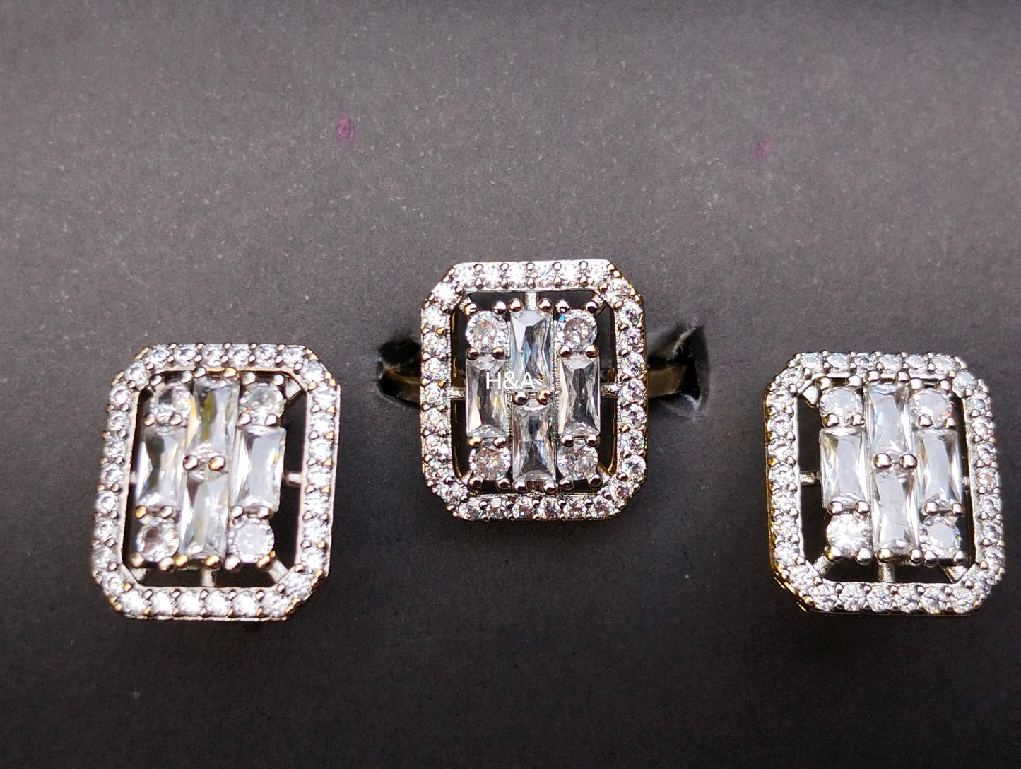 Two toned ring earings set