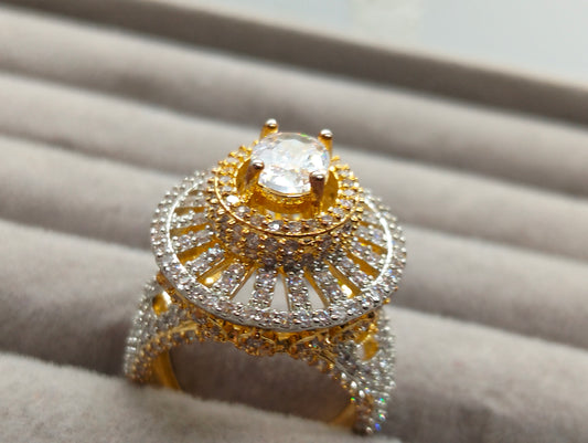 Statement two toned ring in one carat