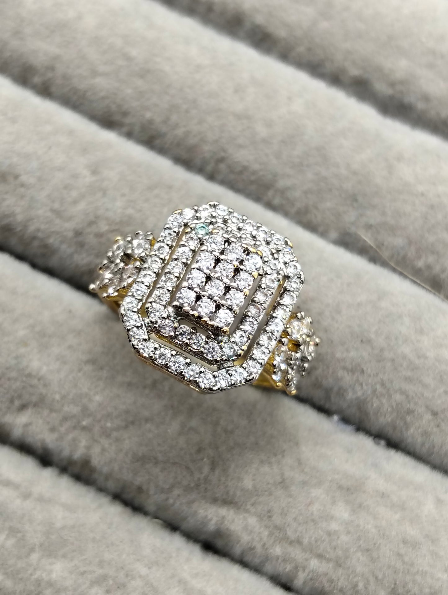 18k gold polish ring with cubic zircon