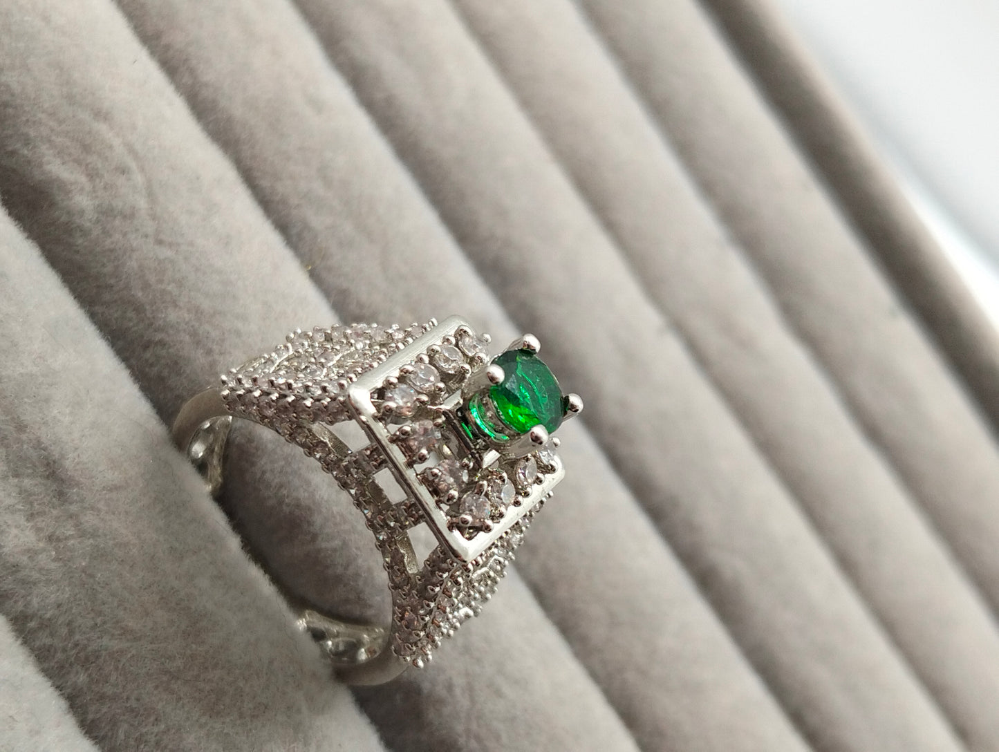 Green emerald adjustable tower ring in silver rhodium plated