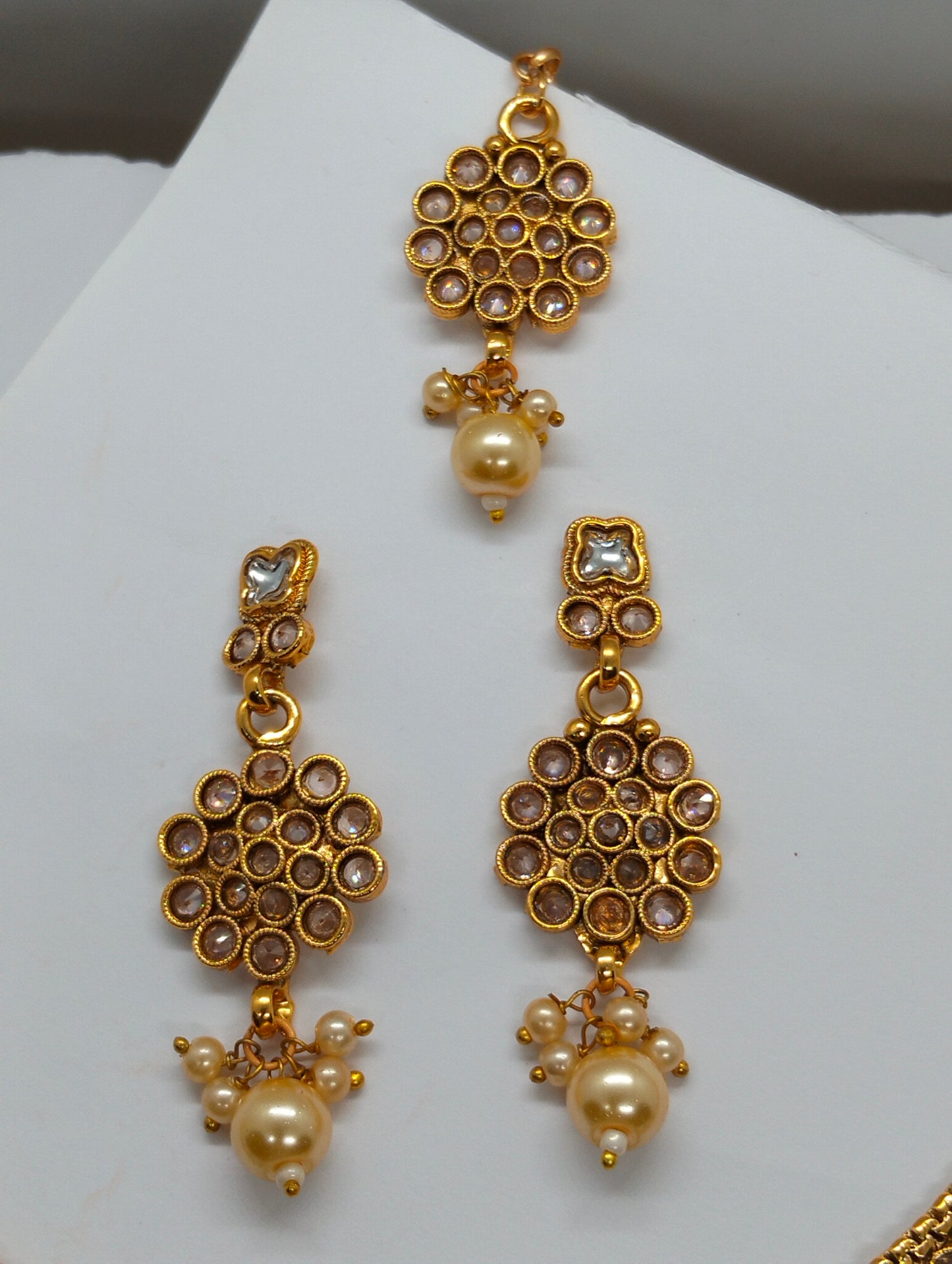 Heritage Gold-Finish Kundan  Set with Earrings & Mang tika