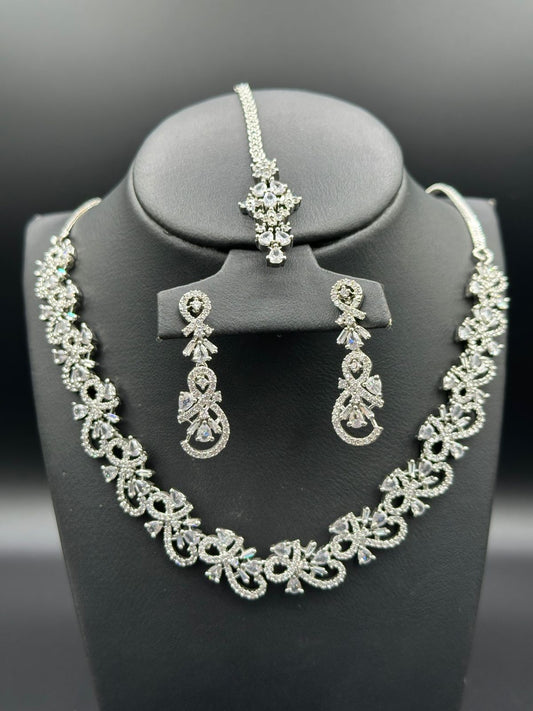 Royal Luster | Ornate Silver Lace Statement Necklace
