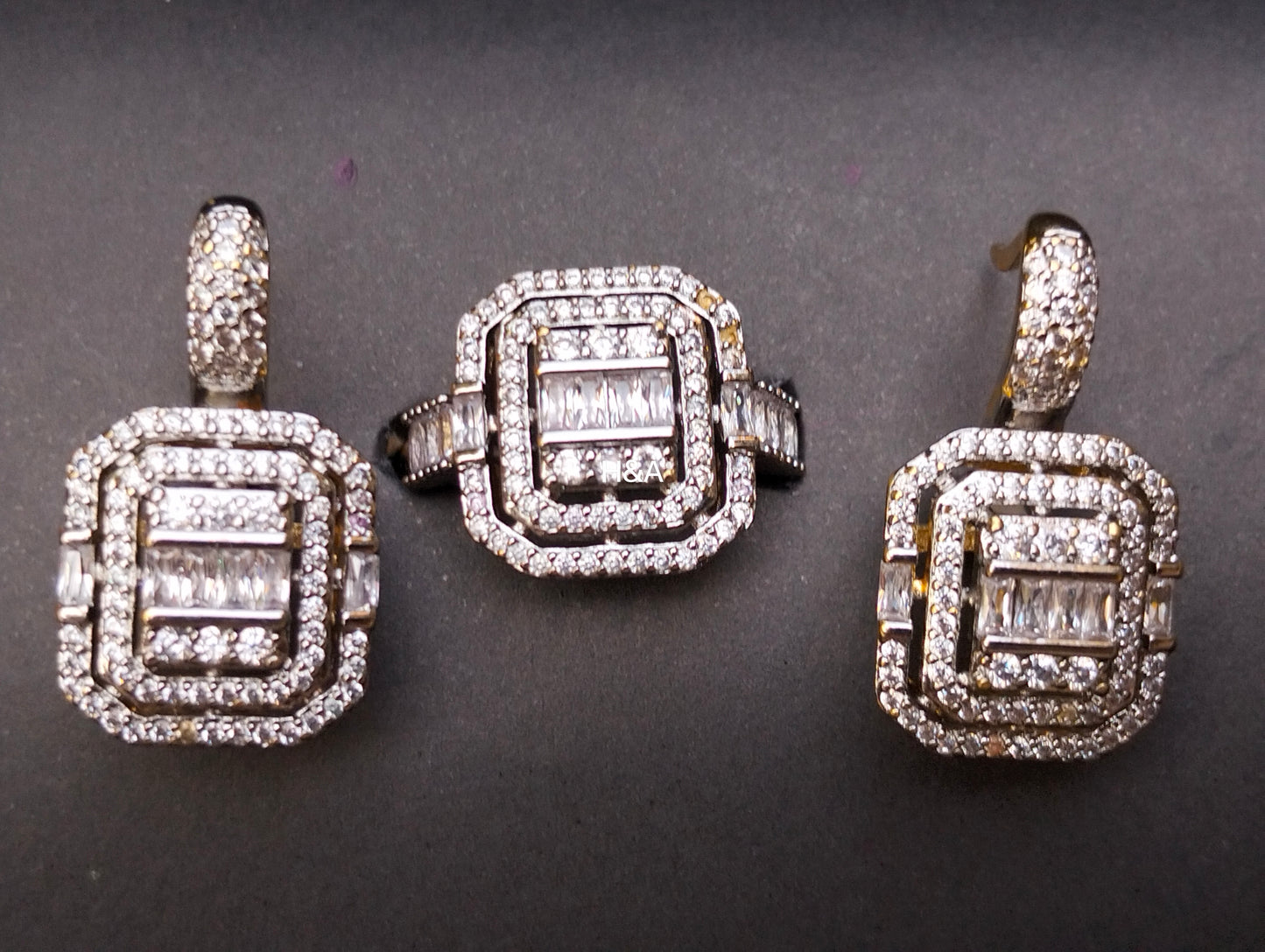 Two toned ring earings set