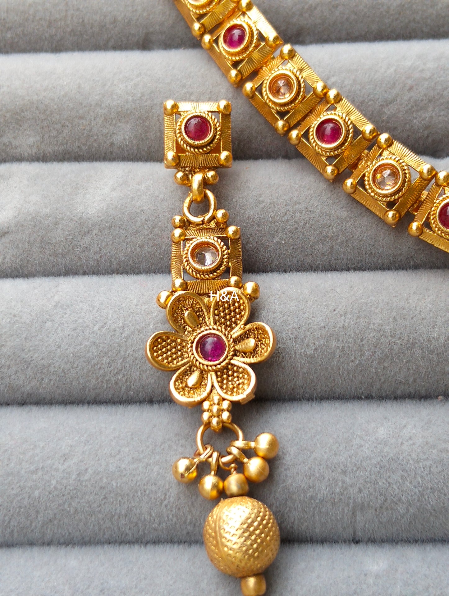 Rajwari indian gold polished necklace