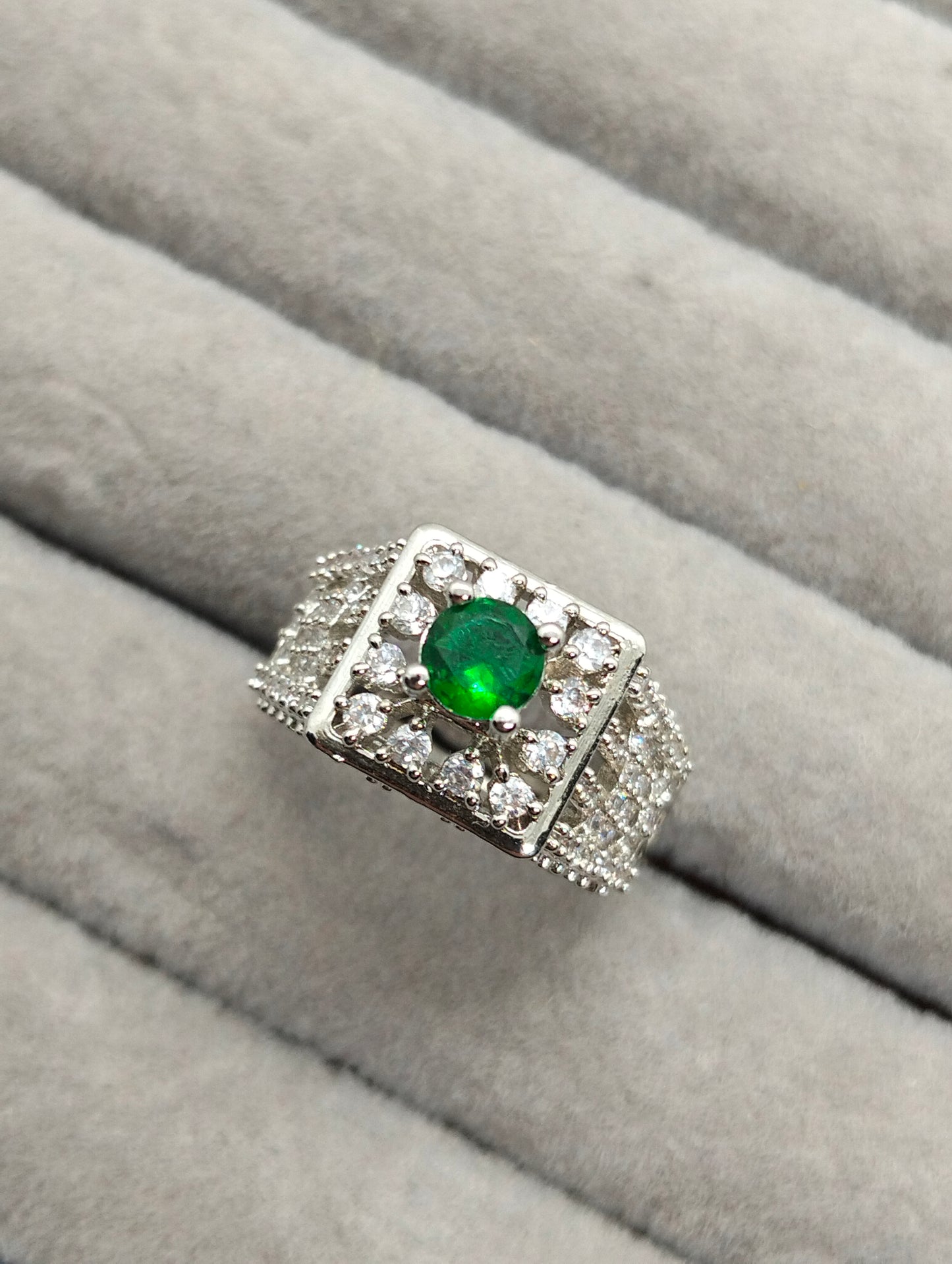 Green emerald adjustable tower ring in silver rhodium plated
