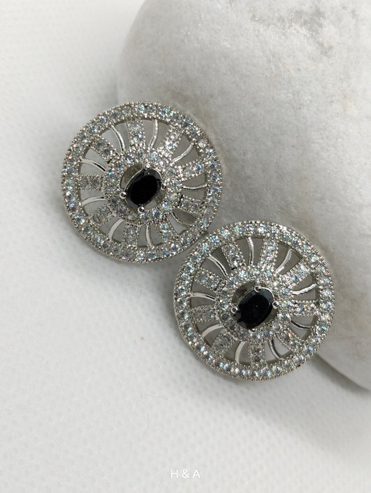 Stud circle in black stone