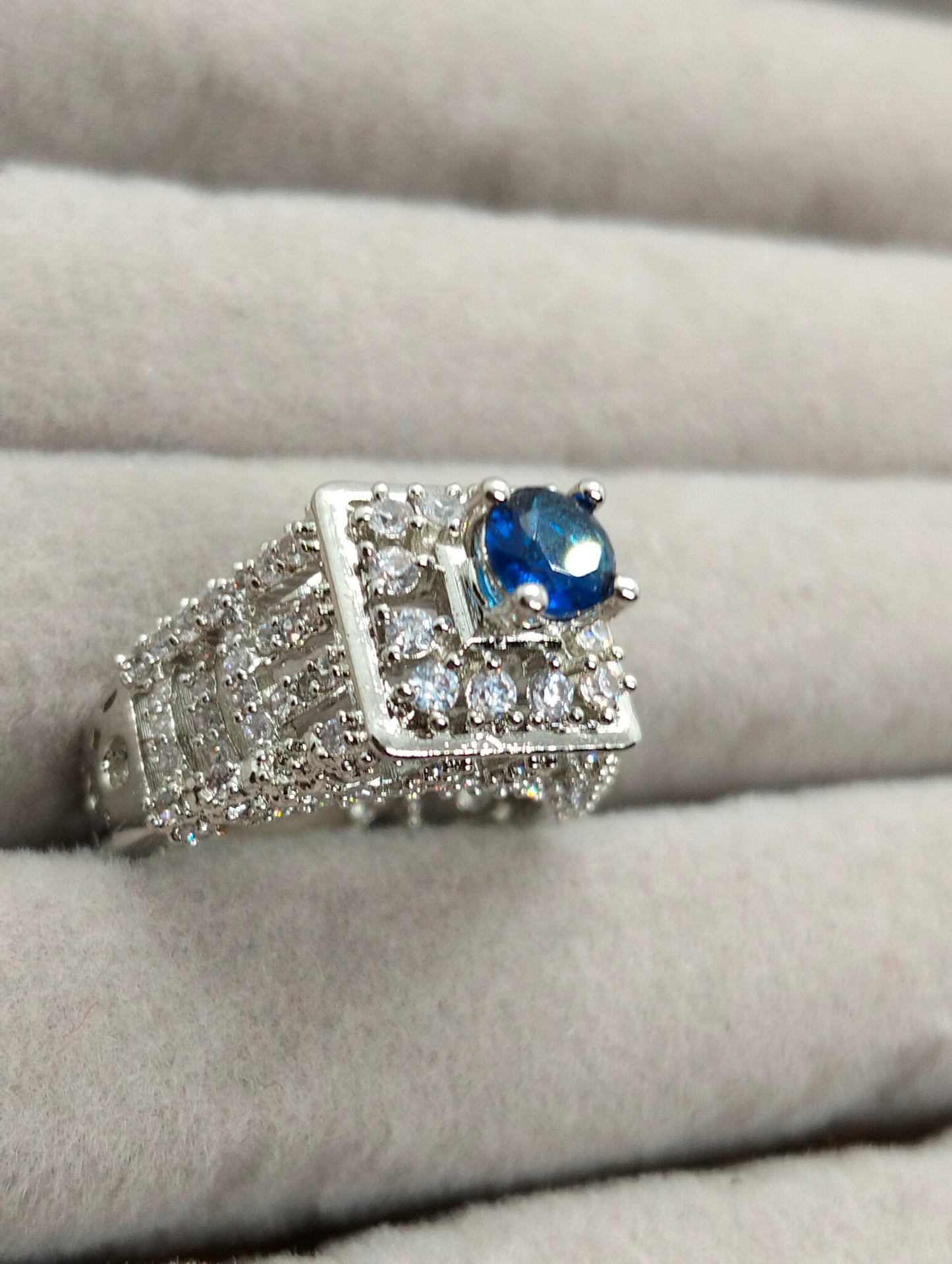 Blue stone adjustable tower ring in one carat silver rhodium plated