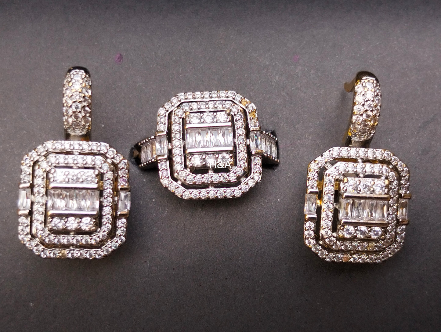 Two toned ring earings set