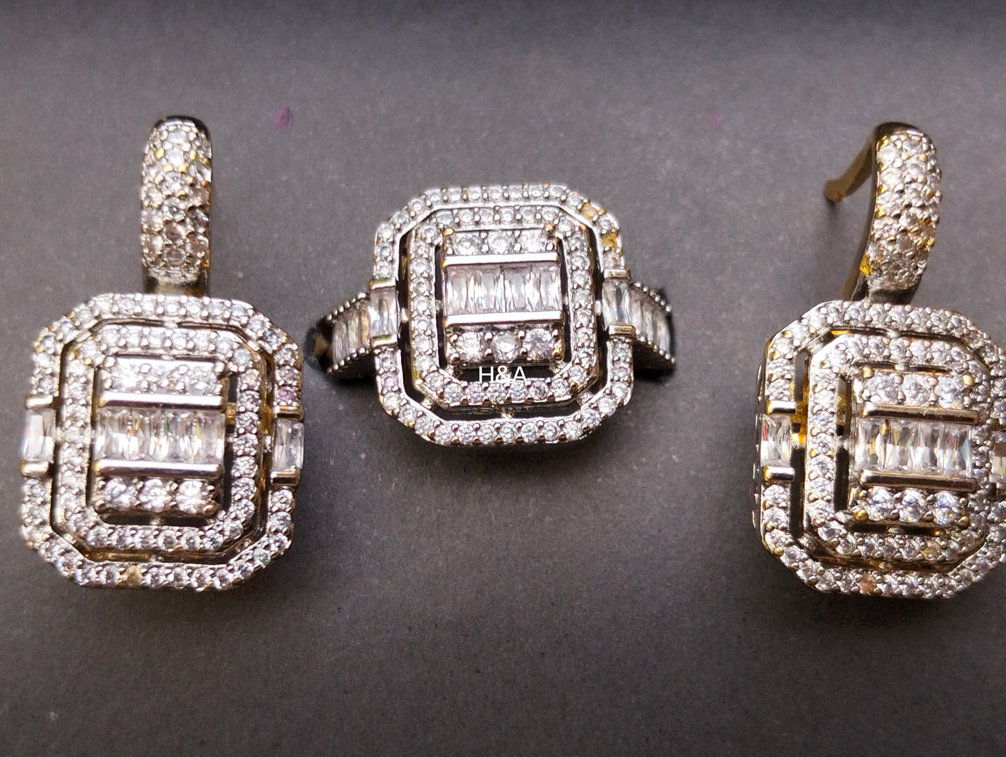 Two toned ring earings set